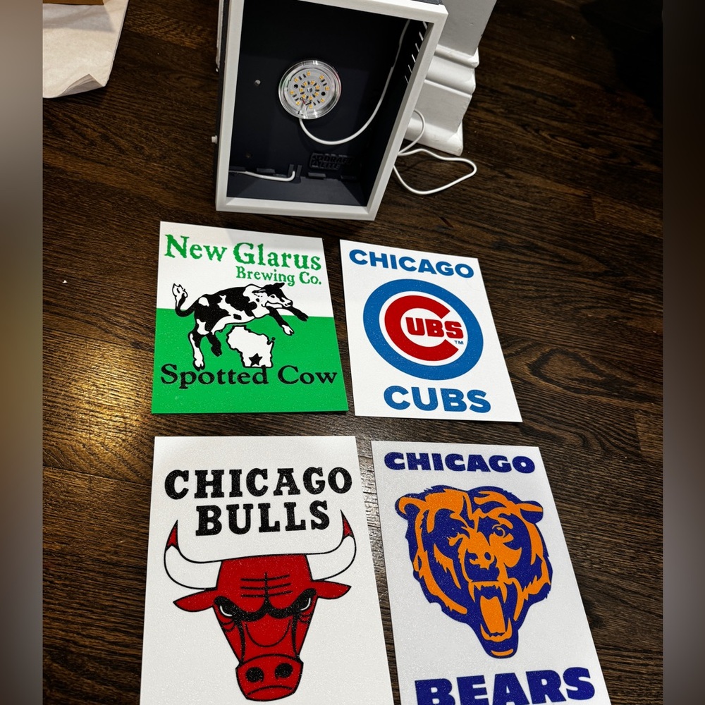 Interchangeable Front Plates
Light Box BEARS • Wall or Counter